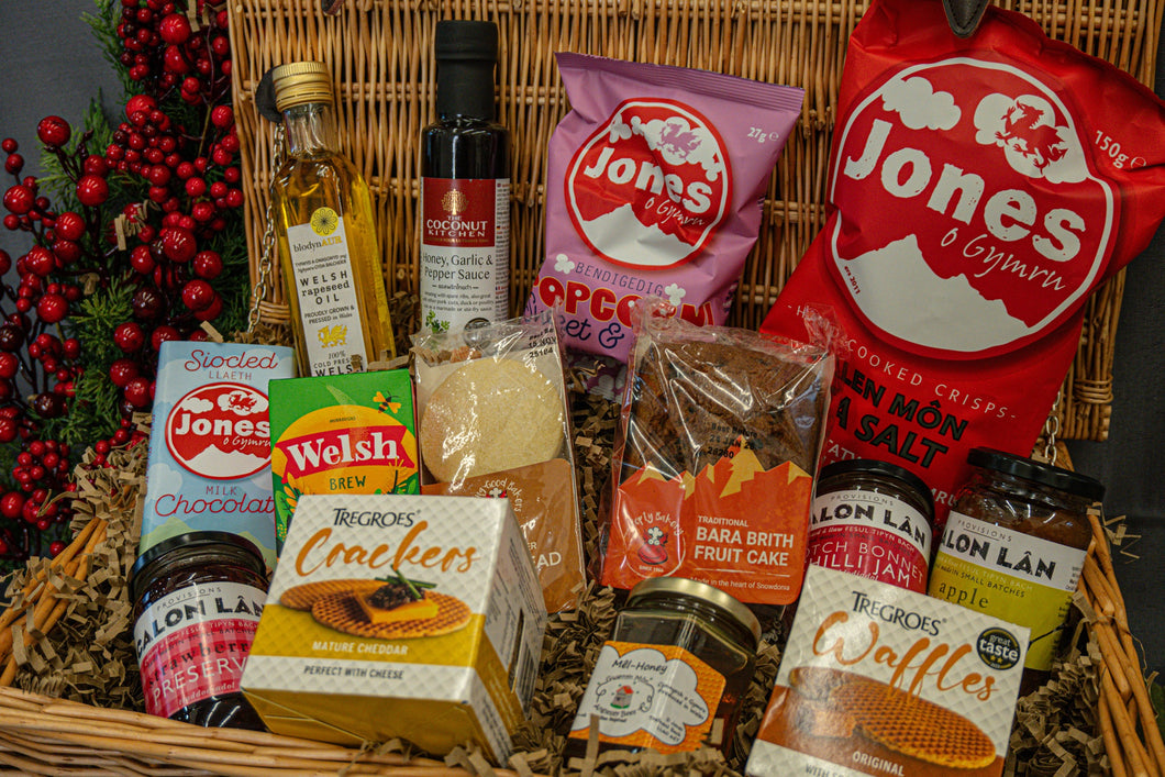 Large Wicker Christmas Hamper 2025