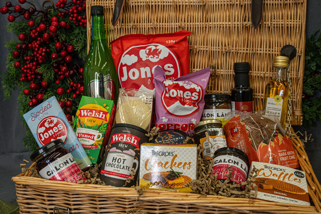 Luxury Wicker Christmas Hamper 2025